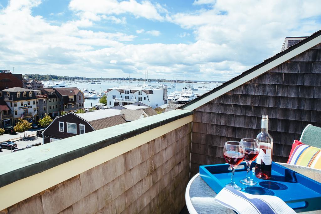Newport Bay Club And Hotel Buitenkant foto
