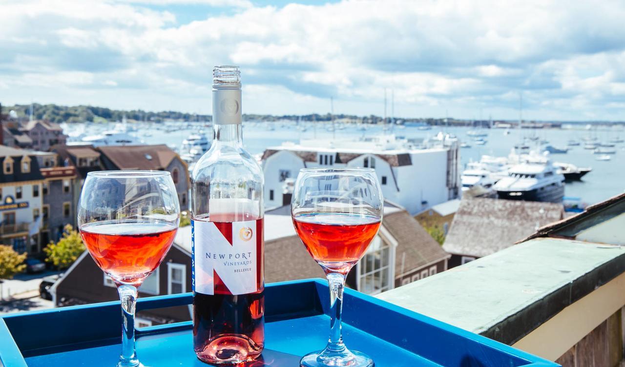 Newport Bay Club And Hotel Buitenkant foto