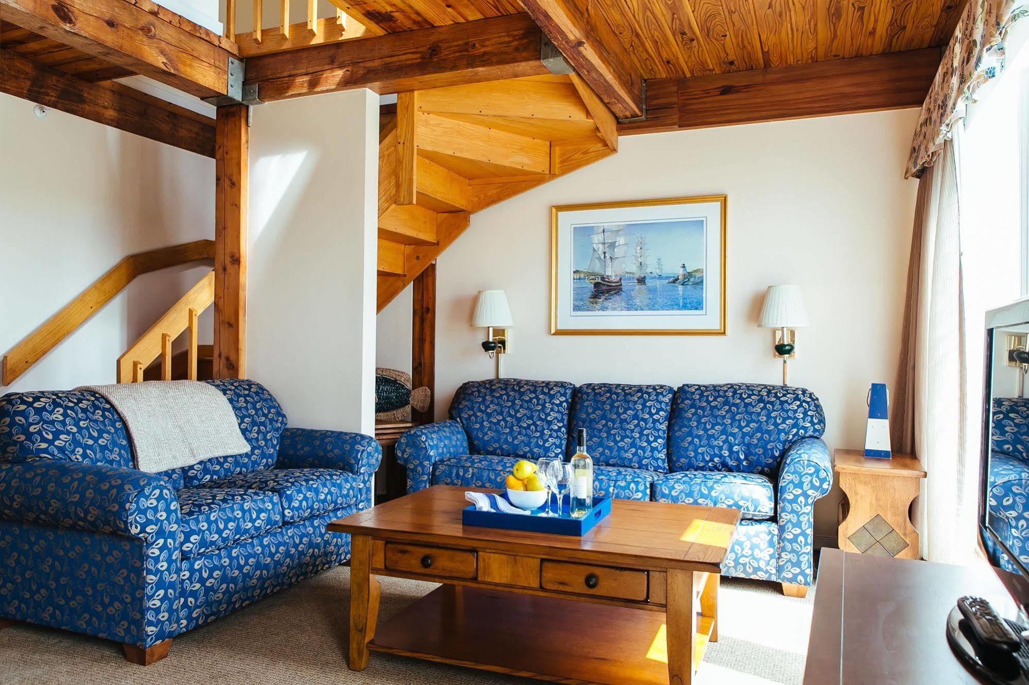 Newport Bay Club And Hotel Buitenkant foto