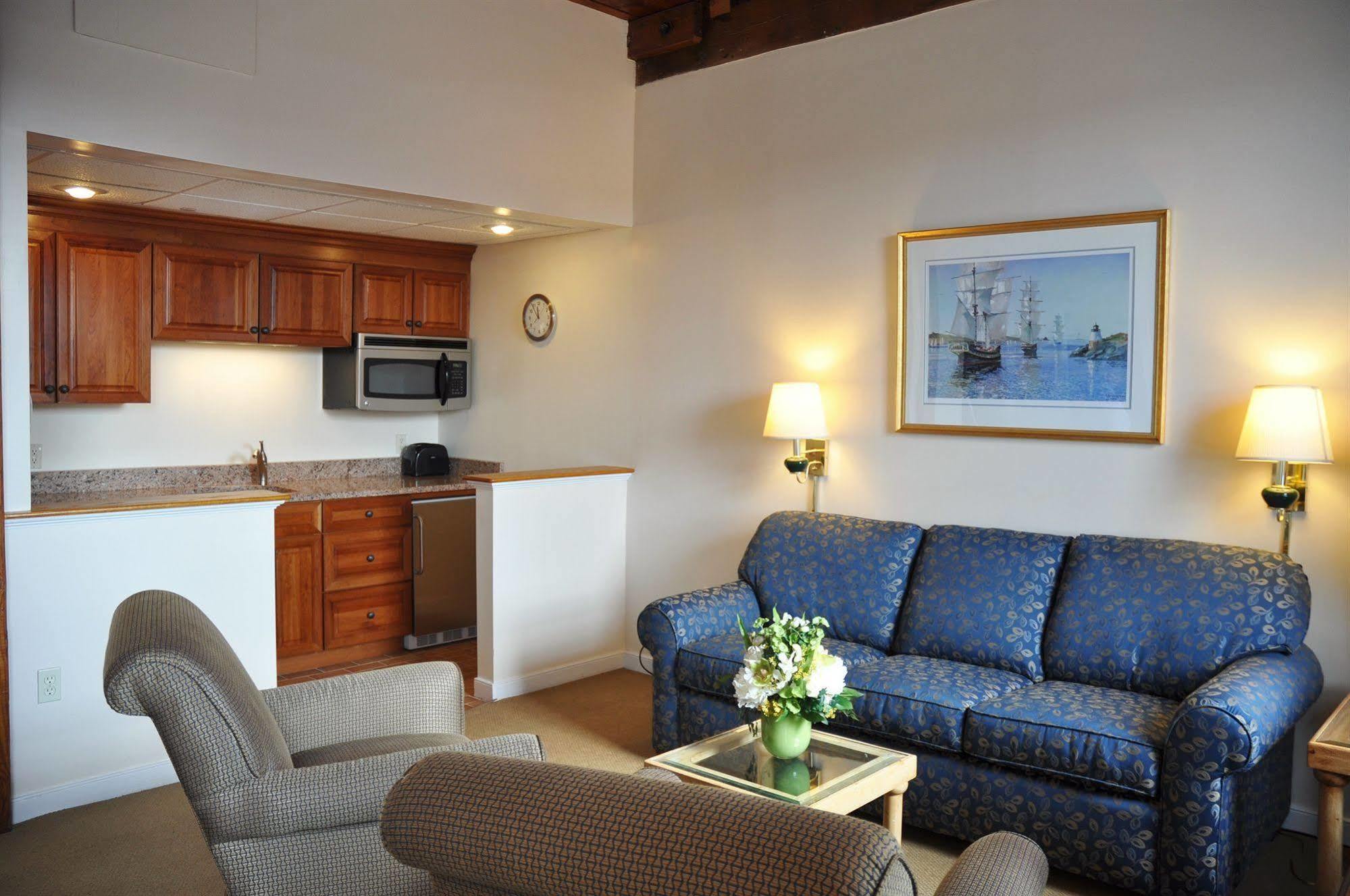 Newport Bay Club And Hotel Buitenkant foto